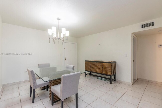 Foto del edificio - 6900 N Kendall Dr