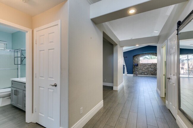 Foto del edificio - 10002 Long Barrow Ct