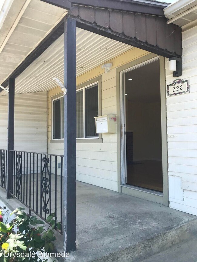 Building Photo - 2 br, 1 bath House - 228 Maitland Drive