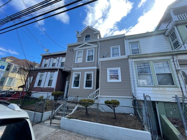 Foto del edificio - 713 E 27th St