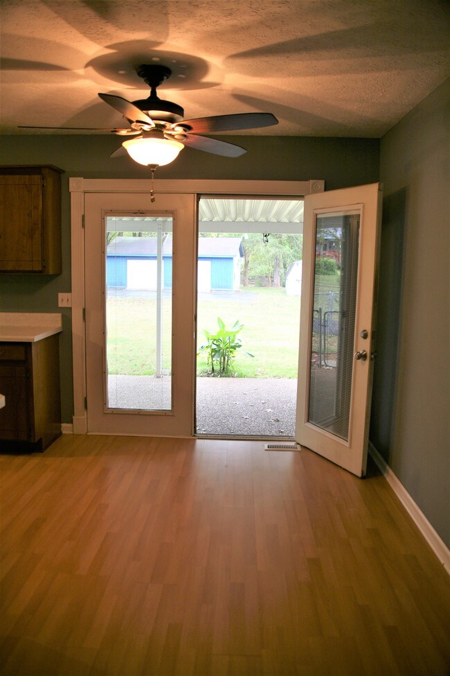Foto del edificio - 647 Olive Branch Rd