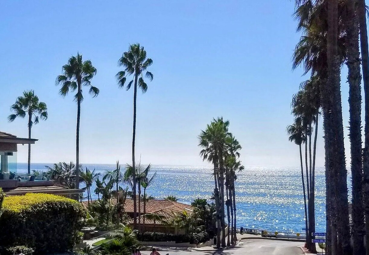 Primary Photo - Remodeled 1BR Apartment Steps from Windans...
