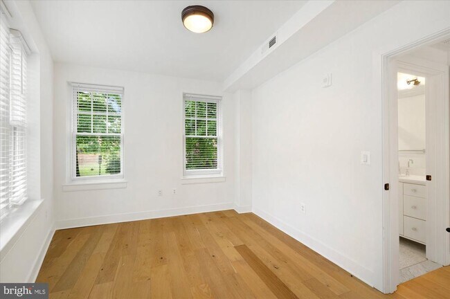 Foto del edificio - 2869 28th St NW