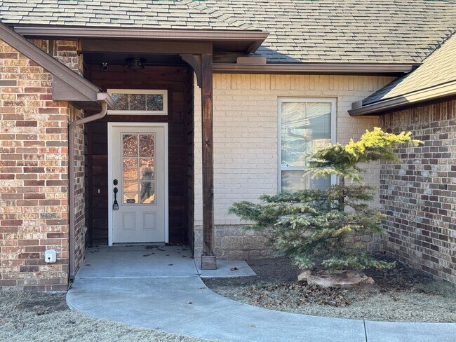 Foto del edificio - Spacious & Modern Home - 10 Minutes from Tinker AFB!