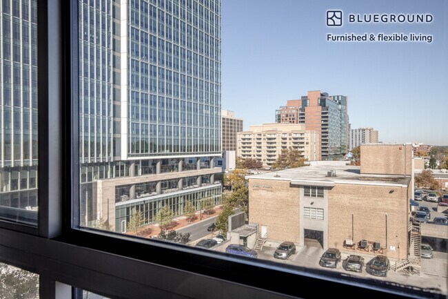 Foto del edificio - 7707 Wisconsin Ave