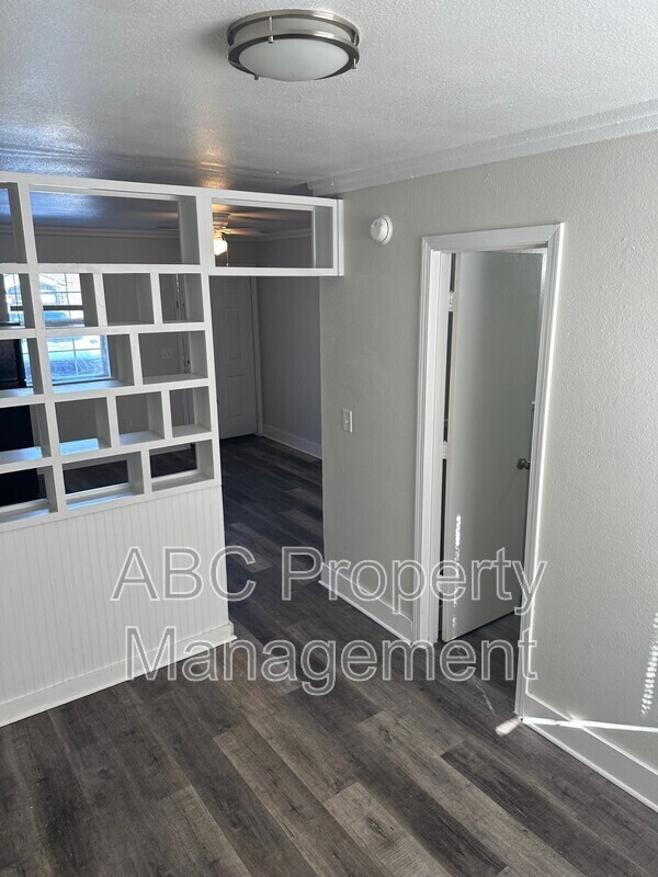 Building Photo - 413 Ewalt Ave