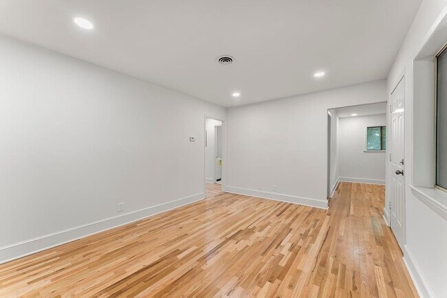 Foto del edificio - 1474 E Rock Springs Rd NE