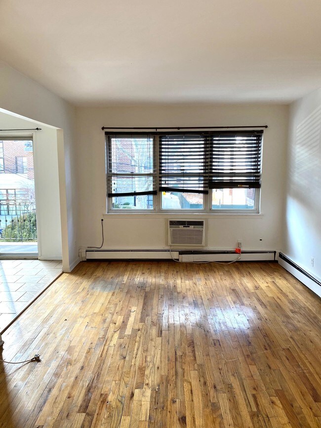 Building Photo - 25-29 30th Drive