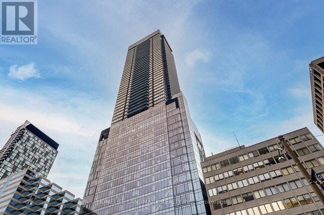 Building Photo - 488 University Ave