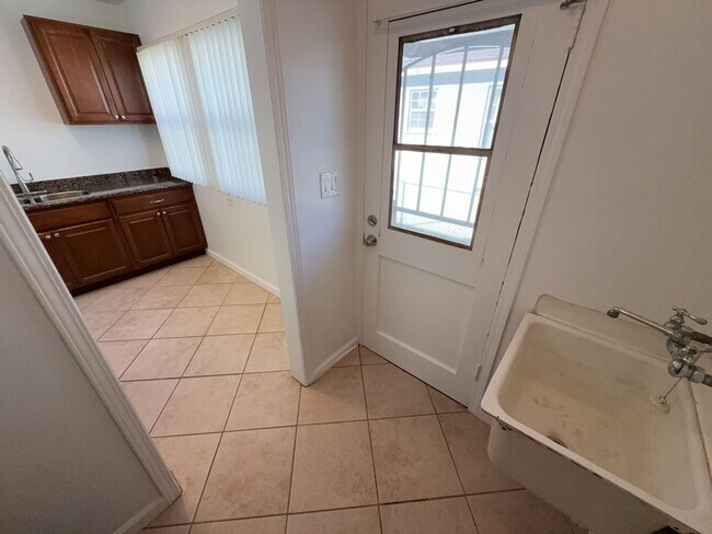 Building Photo - 178