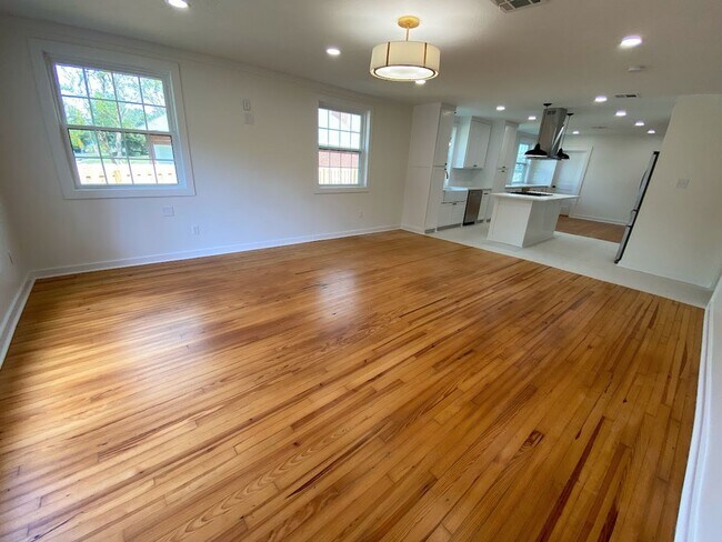 Building Photo - Exquisite Remodeled Home with Move-In Spec...