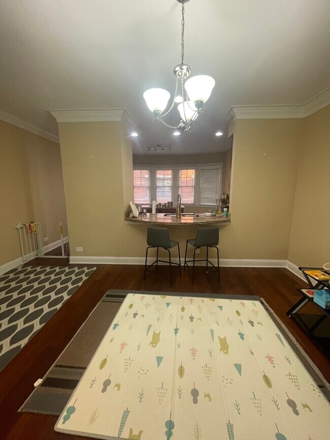 Foto del edificio - 4331 W Peterson Ave
