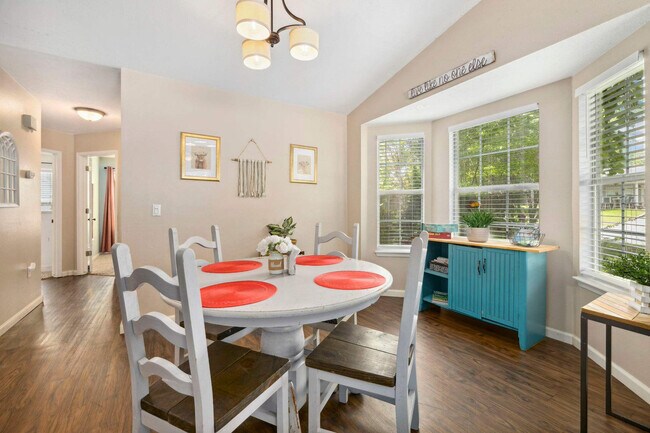 Building Photo - 3191 W Oakfield St