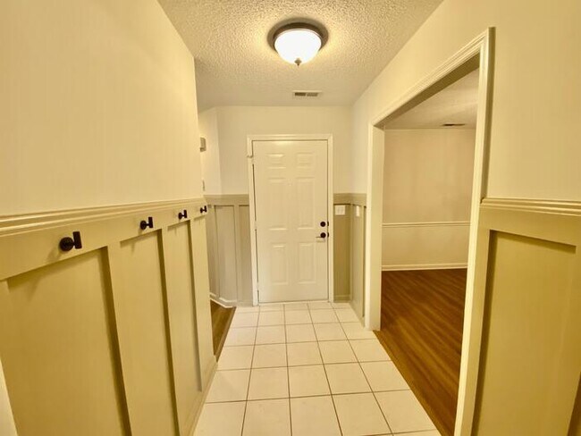 Foto del edificio - 108 Wildweed Ct
