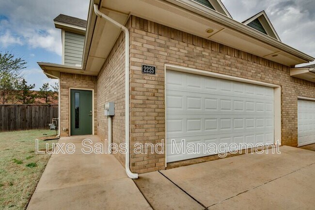 Building Photo - 2225 Camino Del Plaza Ln