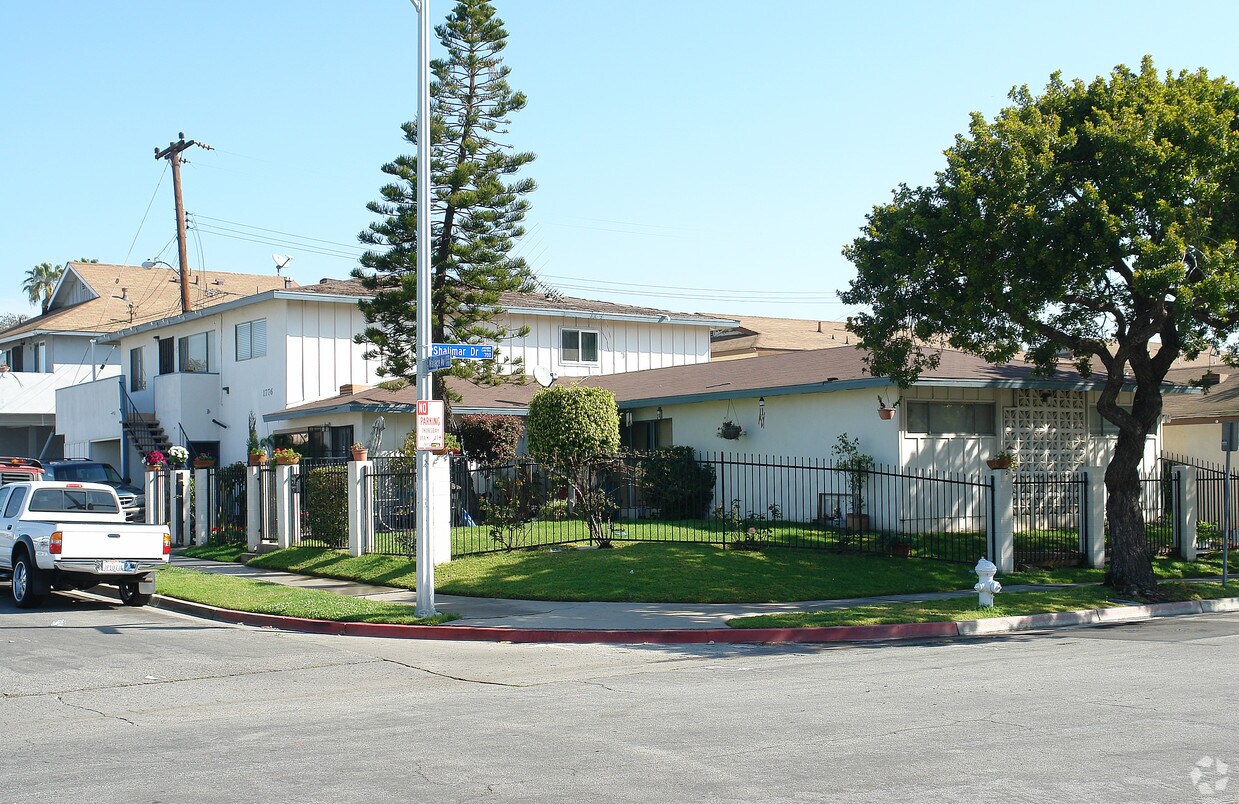 Primary Photo - 1776 Wallace Ave