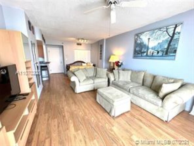 Building Photo - 770 Claughton Island Dr