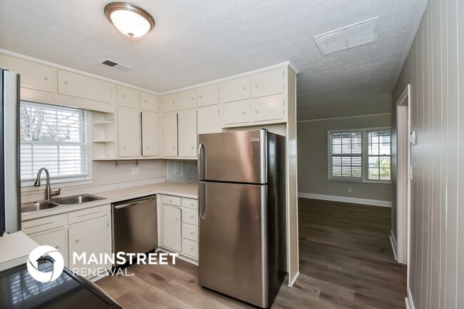 Building Photo - 8467 Fairview Dr