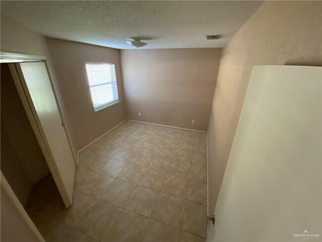 Building Photo - 4132 Carnation Ct