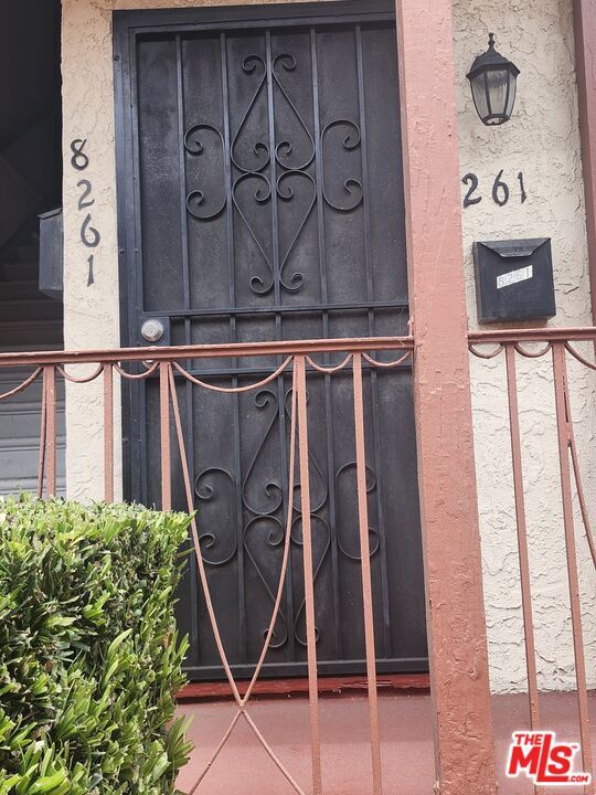 Foto del edificio - 8261 Crenshaw Dr