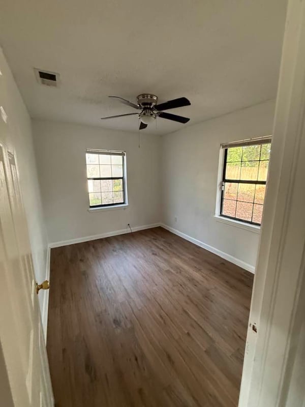 Building Photo - 802 Apache St