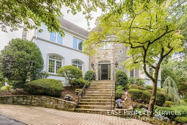 Foto del edificio - 5018 Eskridge Terrace NW