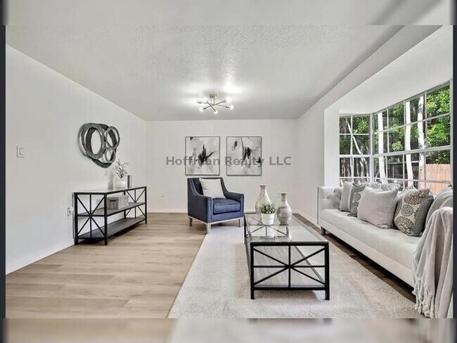 Building Photo - Stunning Lakefront Home with Private Access to Lake Thomas