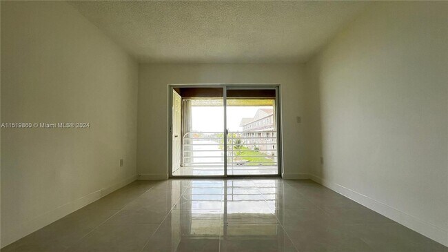 Foto del edificio - 2790 W 60th St