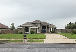 Building Photo - 177 Village E Dr