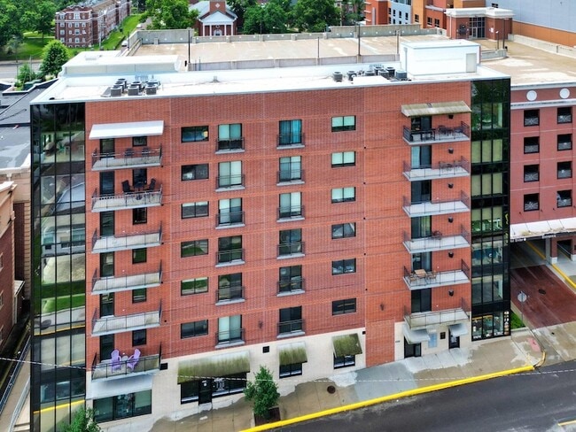 Foto del edificio - 1200 E Walnut St