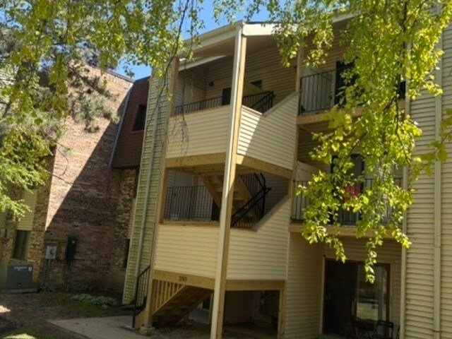 Foto del edificio - 200 S Waters Edge Dr