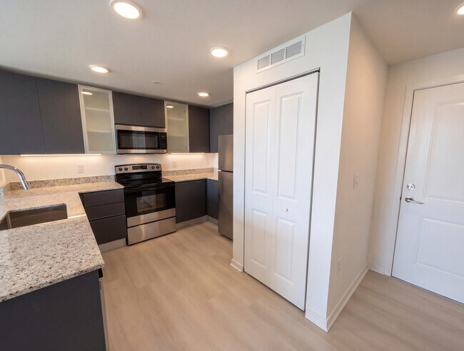 Foto del edificio - 5579 Millenia Park Blvd