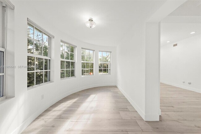 Foto del edificio - 4491 Prairie Ave