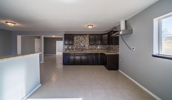 Building Photo - 4870 Mcgregor Dr