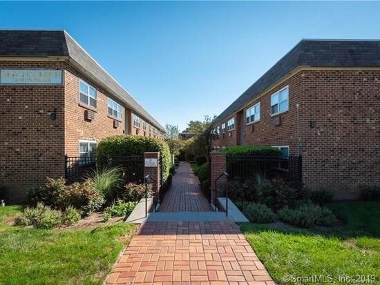 Building Photo - 637 Cove Rd