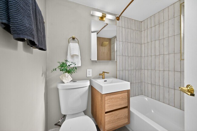Baño Studio Plus - The Flats at Wasson Way