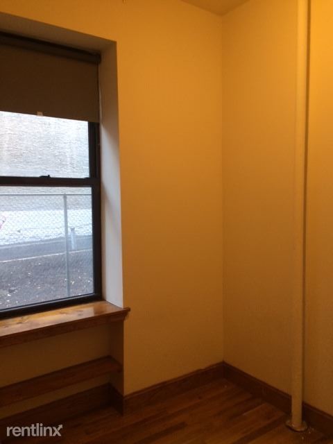 Foto del edificio - 303 W 48th St