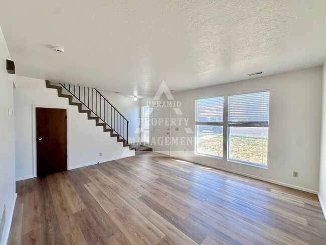 Building Photo - 5571 S 2800 W