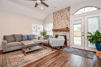 Building Photo - 8323 Lake Crystal Dr