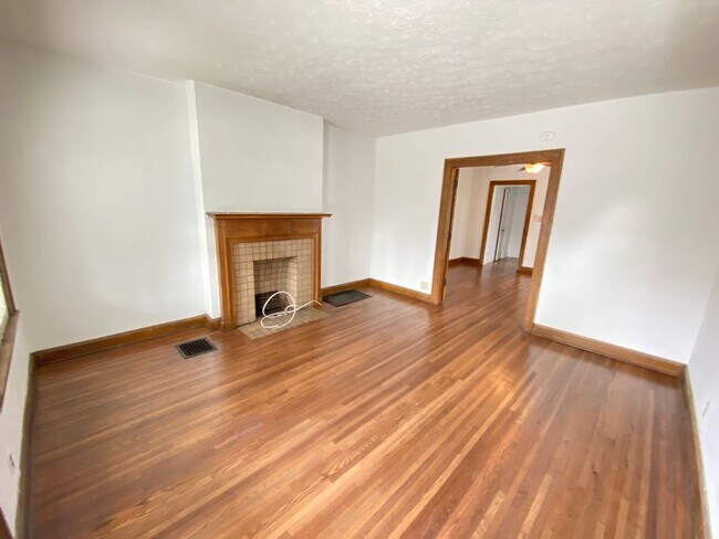 Foto del edificio - Indianola Ave 2890-2892 NSLLC