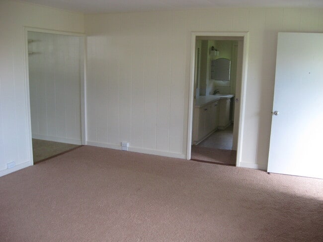 Building Photo - 2939 Kaamalio Dr