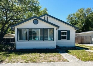 Building Photo - 1225 Bermuda St