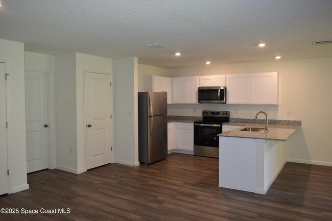 Building Photo - 1415 Gaynor Dr SW