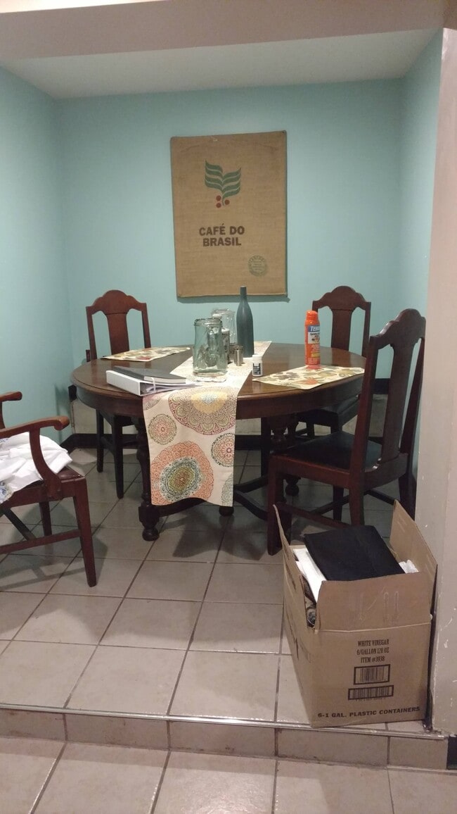 office/bonus room - 2325 W 23rd St