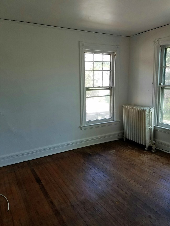 Building Photo - 886 Lancaster St