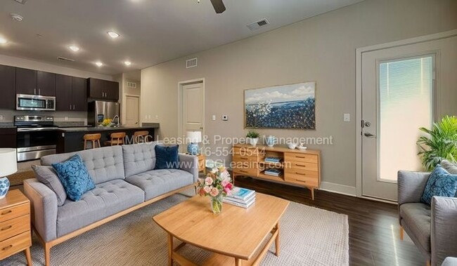 Foto del edificio - 2 Bedroom Luxury Apartment in the Northland of KCMO