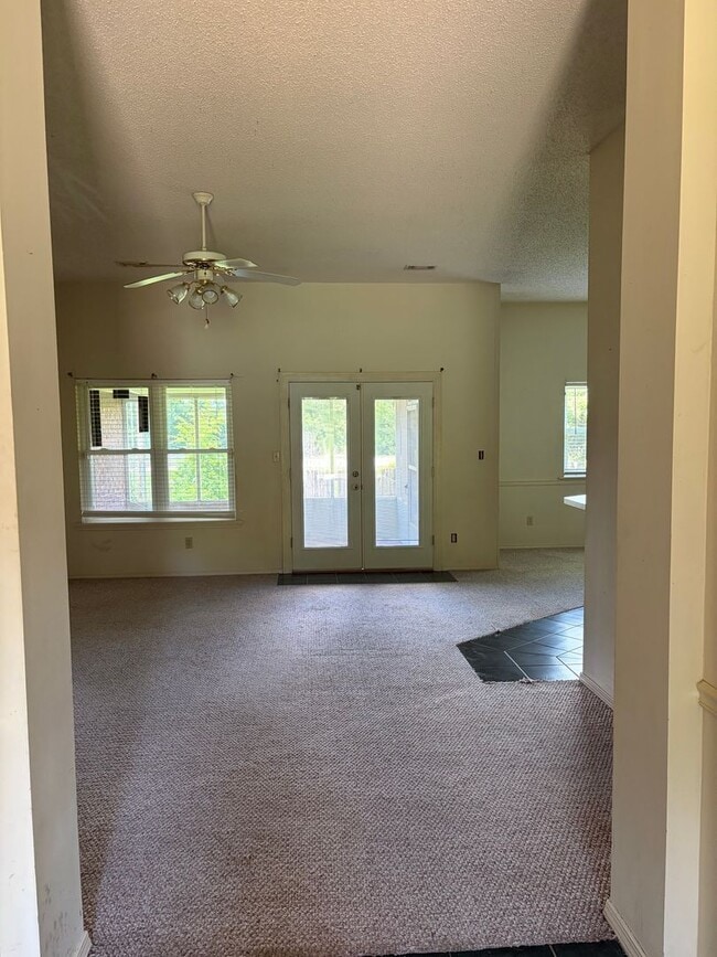 Building Photo - 3 Bedroom and 2 Bathroom House
