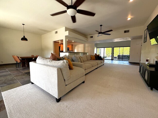 Foto del edificio - COMING SOON!! GORGEOUS 2 Bed 2 Bath Home i...