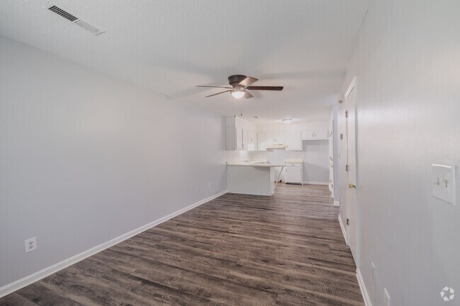 2 habitaciones, 1 baño - 1000 pies cuadrados - Sala de estar - Silkwood Apartments