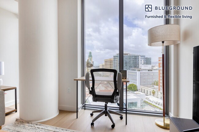 Building Photo - 2801 Sunset Pl